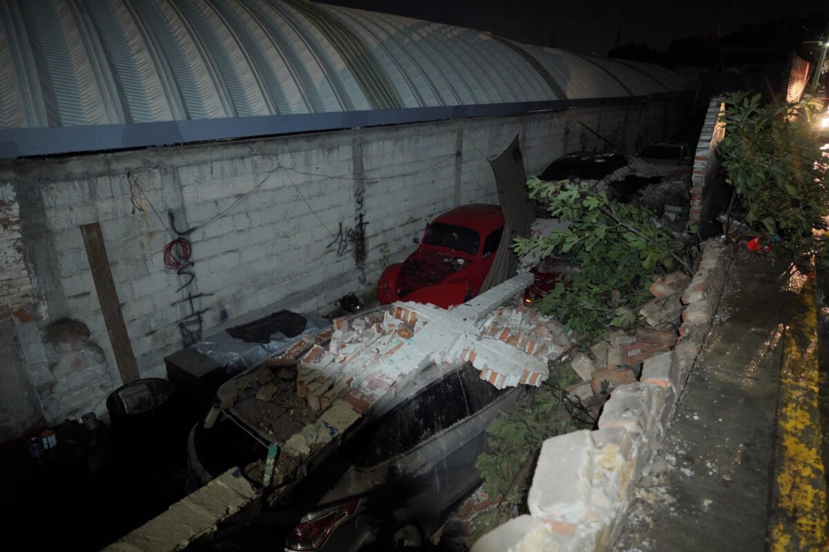 Bardas colapsadas, árbol caído e inundaciones: el recuento de los daños en Pachuca tras la lluvia del domingo 9 Bardas colapsadas, árbol caído e inundaciones: el recuento de los daños en Pachuca tras la lluvia del domingo