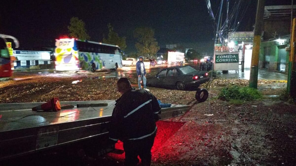 Bardas colapsadas, árbol caído e inundaciones: el recuento de los daños en Pachuca tras la lluvia del domingo 6 Bardas colapsadas, árbol caído e inundaciones: el recuento de los daños en Pachuca tras la lluvia del domingo