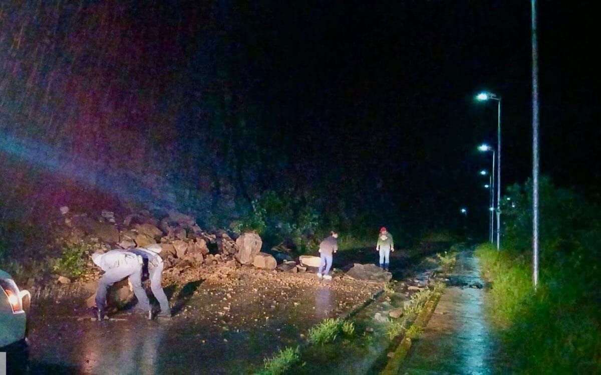 Deslaves, aludes y rocas del tamaño de autos: estragos en carreteras de Hidalgo por el ciclón Erick (fotos) 5 Deslaves, aludes y rocas del tamaño de autos: estragos en carreteras de Hidalgo por el ciclón Erick (fotos)