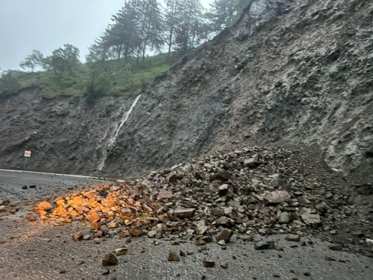 Deslaves, aludes y rocas del tamaño de autos: estragos en carreteras de Hidalgo por el ciclón Erick (fotos) 8 Deslaves, aludes y rocas del tamaño de autos: estragos en carreteras de Hidalgo por el ciclón Erick (fotos)