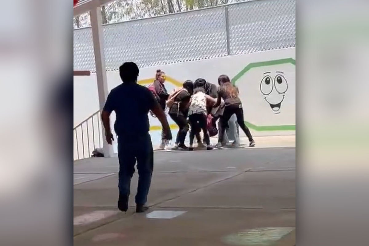Video: mujeres se van a los golpes en Jardín de Niños de Pachuca