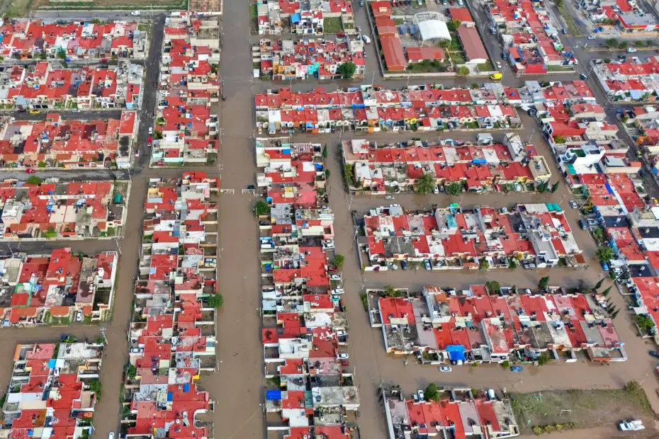 ¡Devastación! Así se ve desde el aire la inundación por desbordamiento en el fraccionamiento Los Tuzos 4 ¡Devastación! Así se ve desde el aire la inundación por desbordamiento en el fraccionamiento Los Tuzos