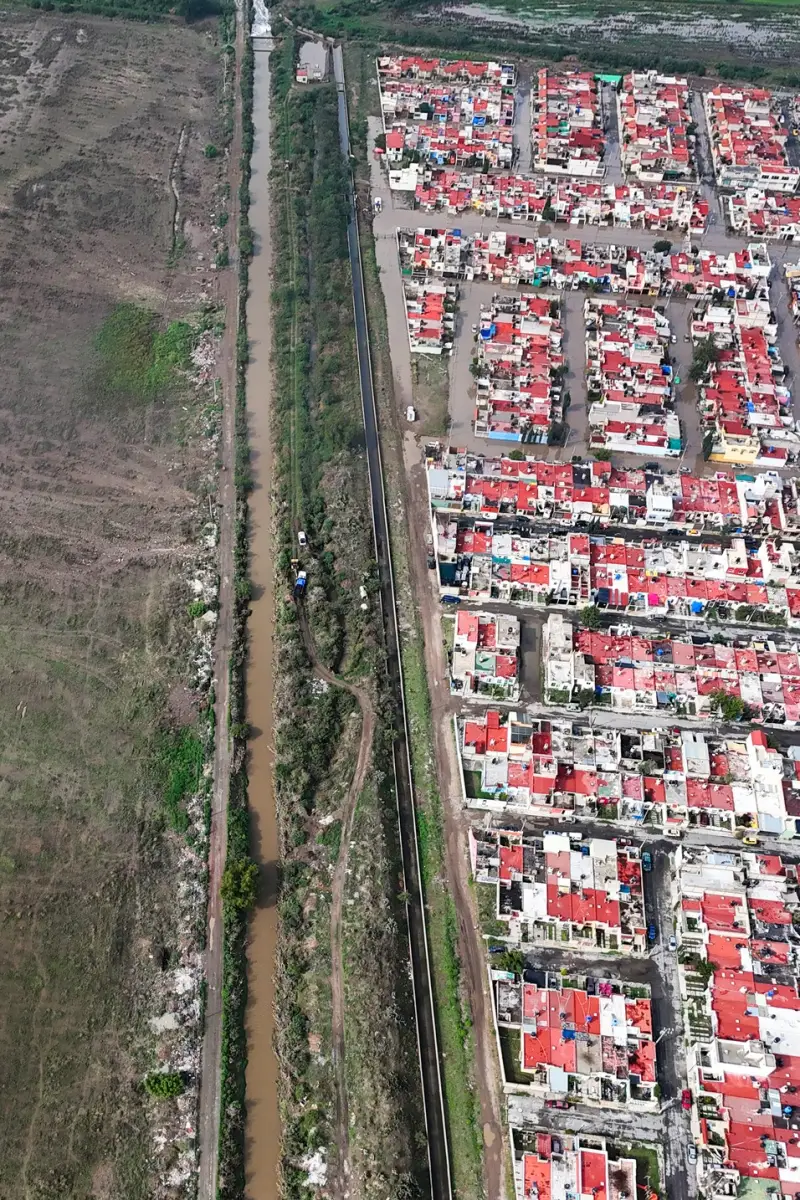 ¡Devastación! Así se ve desde el aire la inundación por desbordamiento en el fraccionamiento Los Tuzos 6 ¡Devastación! Así se ve desde el aire la inundación por desbordamiento en el fraccionamiento Los Tuzos