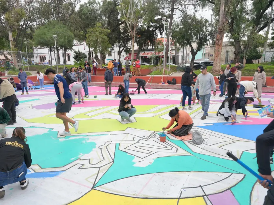 Con diseño artístico, llenan de color la cancha del parque Hidalgo 4 Con diseño artístico, llenan de color la cancha del parque Hidalgo