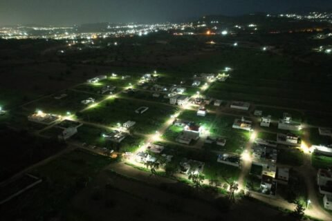 Colaboran ayuntamiento, vecinos y Club Rotario para iluminar colonia de Pachuca