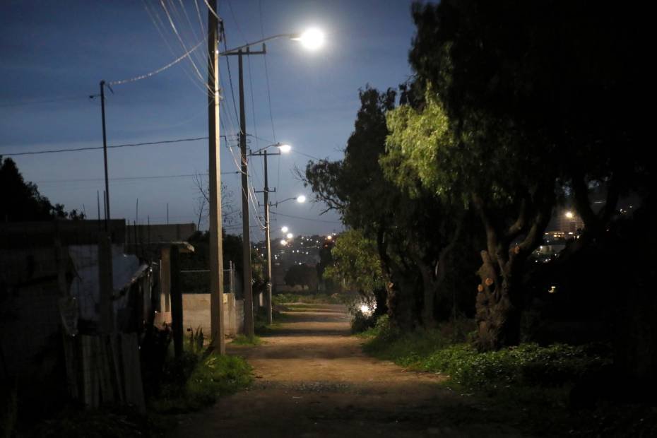 Colaboran ayuntamiento, vecinos y Club Rotario para iluminar colonia de Pachuca 4 Colaboran ayuntamiento, vecinos y Club Rotario para iluminar colonia de Pachuca
