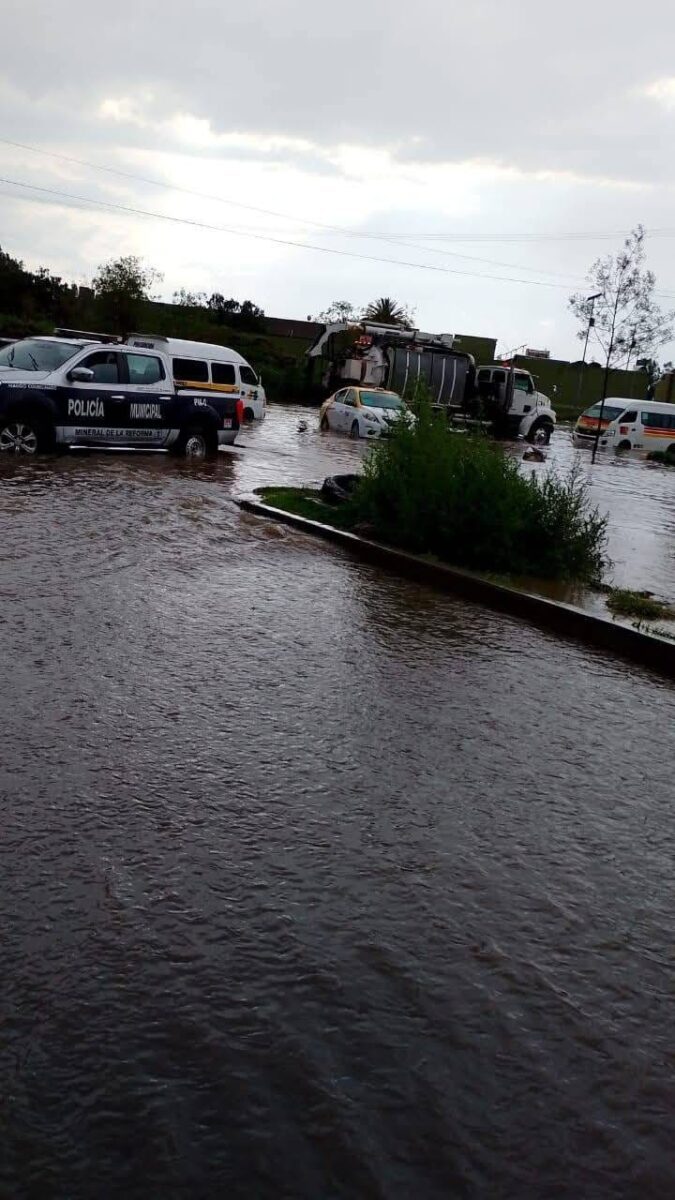Intensa lluvia este jueves en Mineral de la Reforma convierte calles en ríos