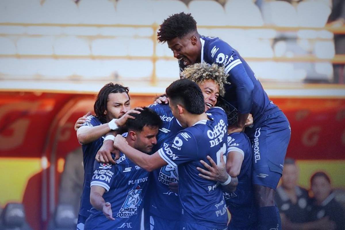 Pachuca golea a Monterrey en el arranque del torneo | RESUMEN