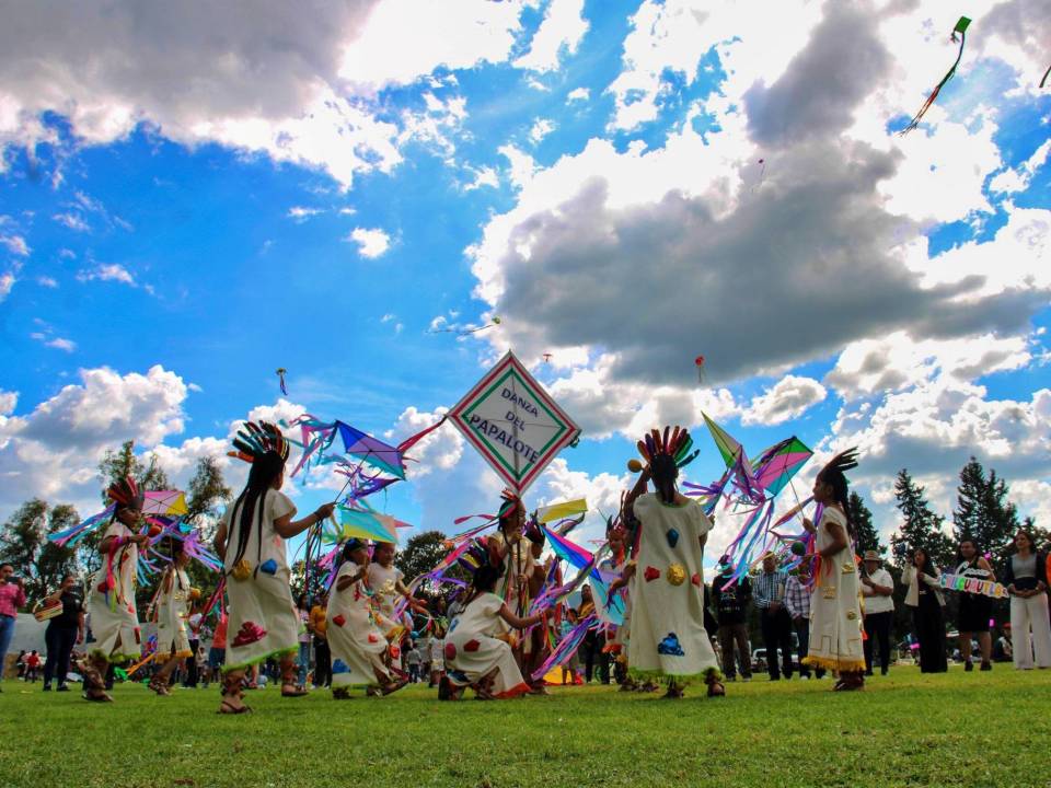 El cielo de Chilcuautla se iluminó con uno de los festivales de papalotes más bellos del país | FOTOS