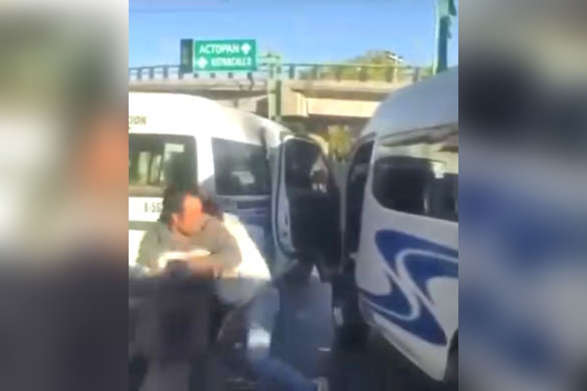Conductores de transporte público se agarran a golpes en bulevar Colosio de Pachuca (video)