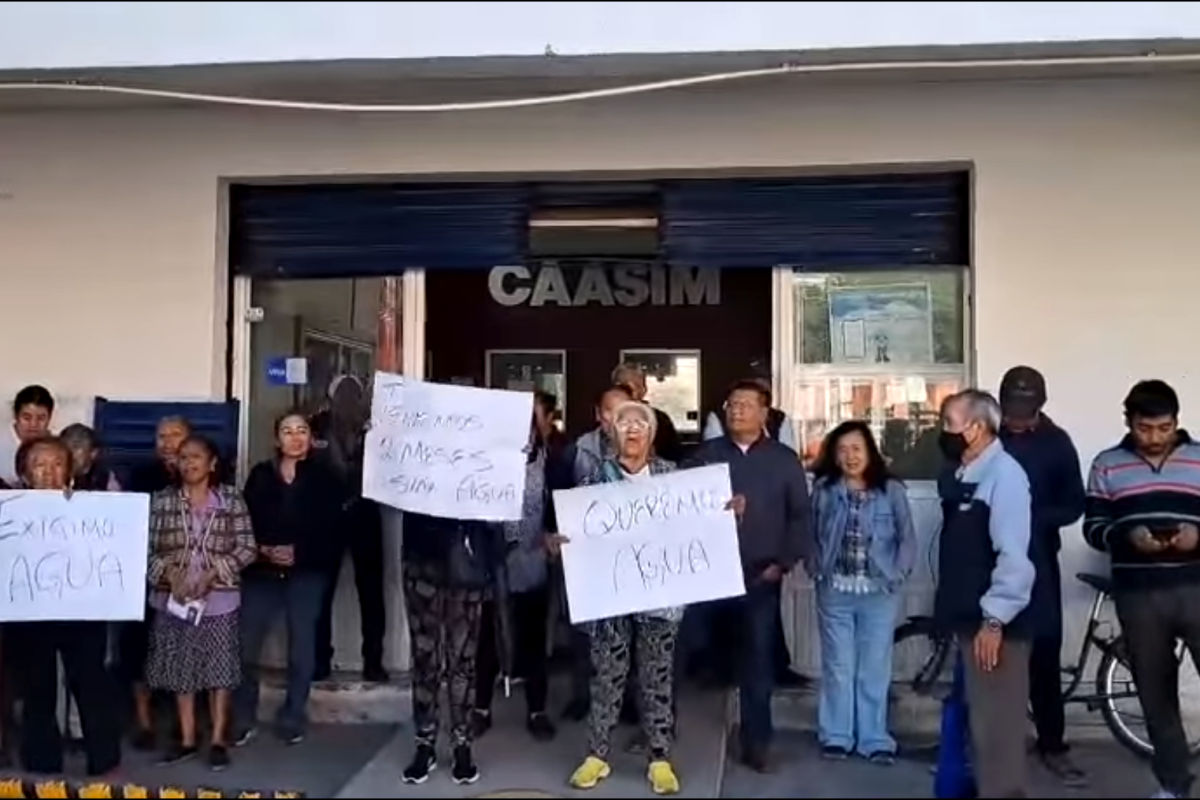 Vecinos del poniente de Pachuca protestan en Caasim por falta de agua