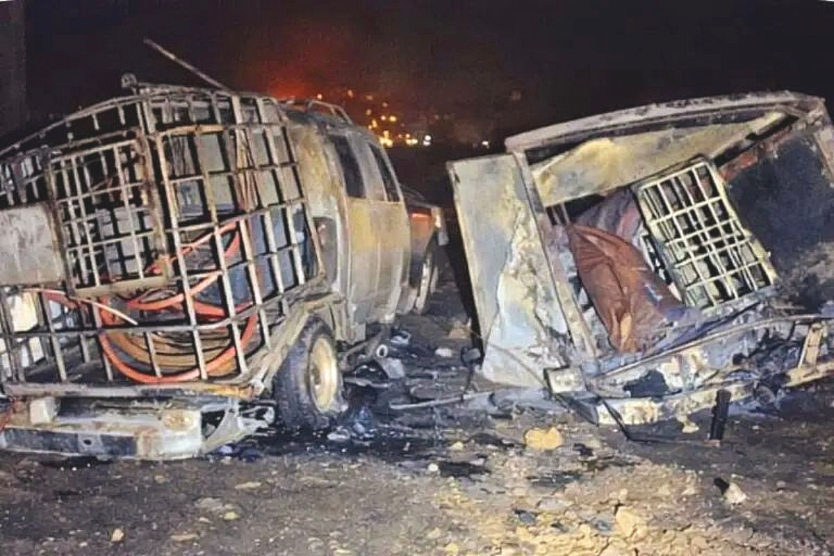 Se incendian camionetas huachicoleras en San Agustín Tlaxiaca