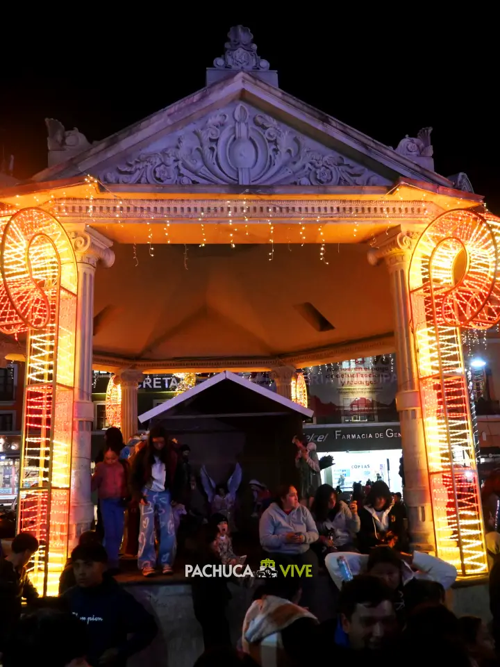 Se ilumina el centro de Pachuca con el encendido de la Villa Navideña (fotos y video)