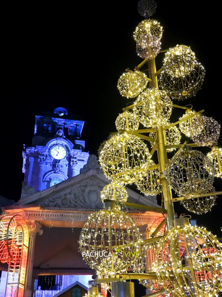 Se ilumina el centro de Pachuca con el encendido de la Villa Navideña (fotos y video)