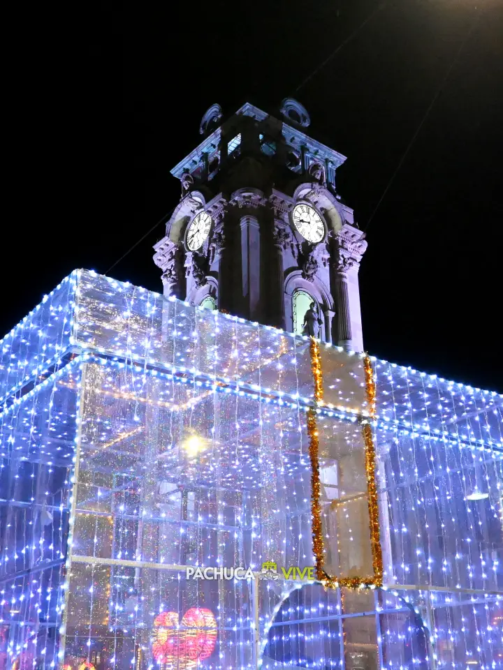 Se ilumina el centro de Pachuca con el encendido de la Villa Navideña (fotos y video)