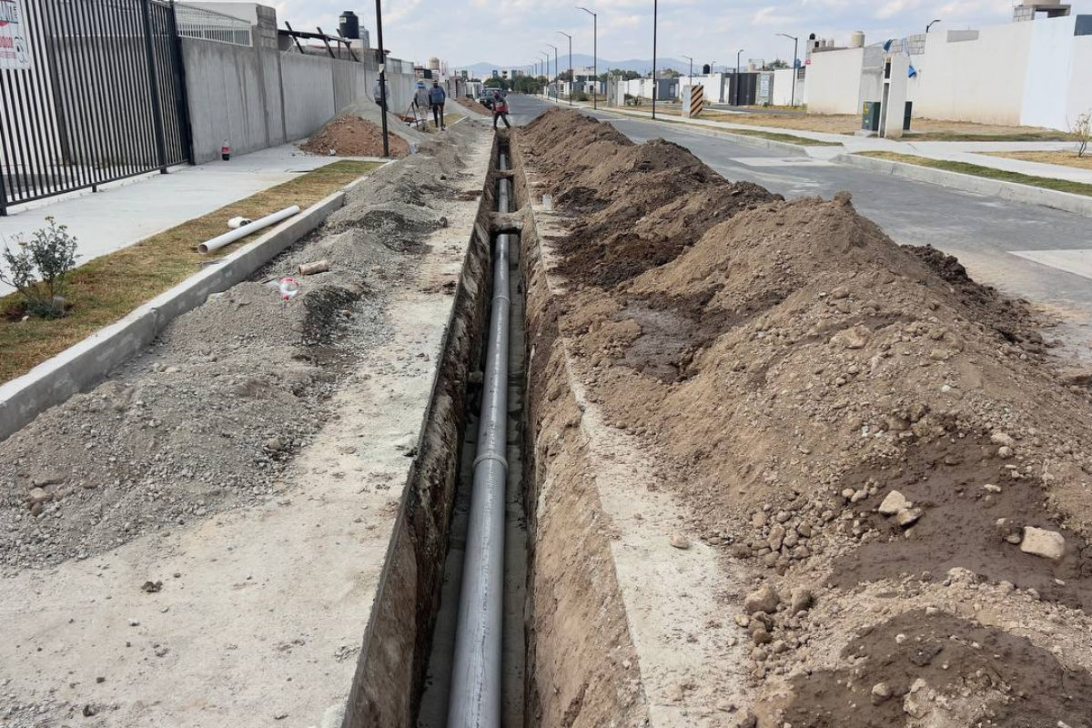Construye Caasim nueva línea para surtir agua en Mineral de la Reforma