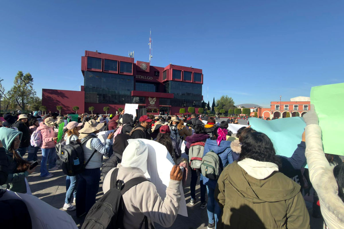 Educadores de Hidalgo se unen a paro nacional y realizan manifestación en Pachuca