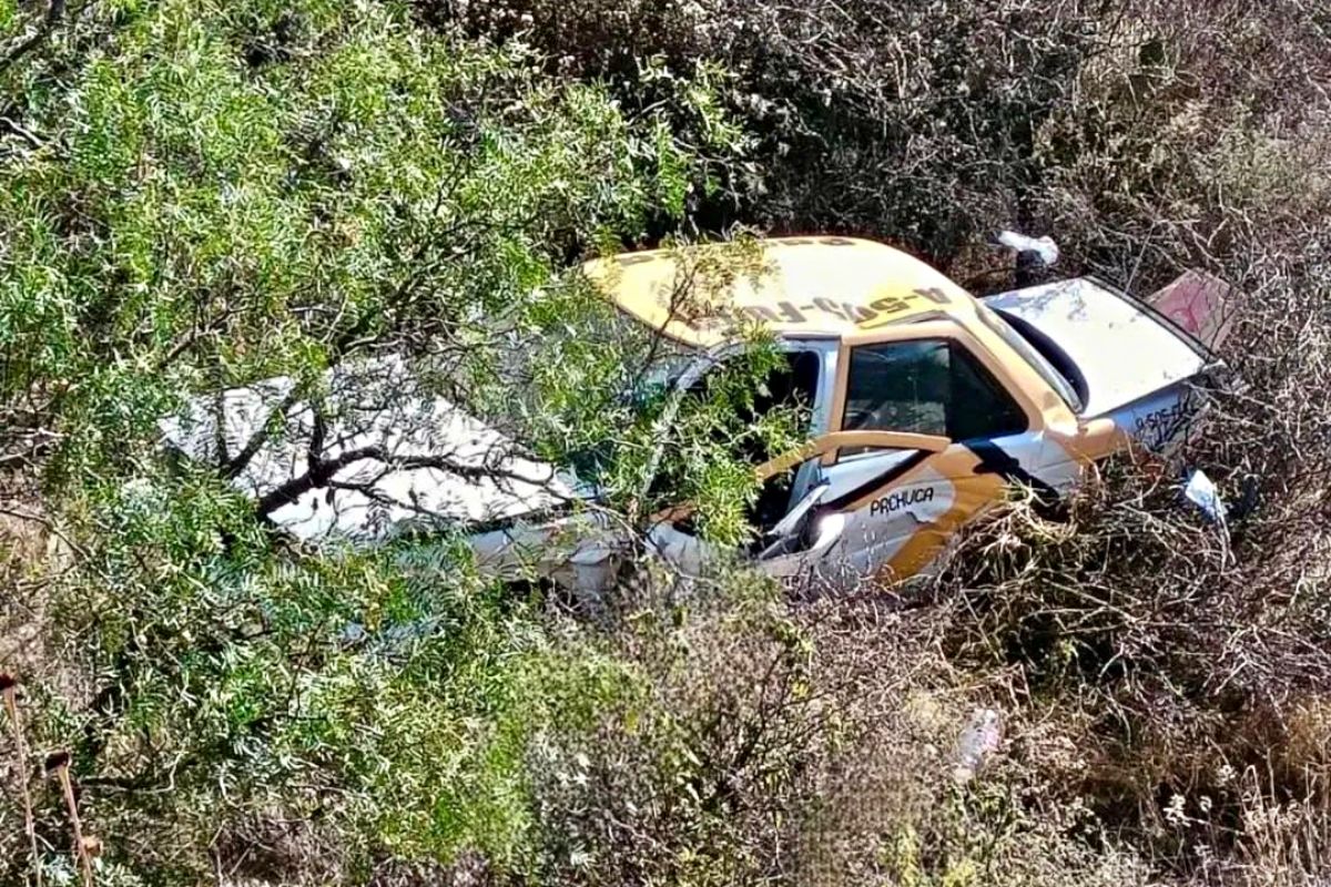 Joven taxista pierde la vida al desbarrancarse en el Corredor de la Montaña
