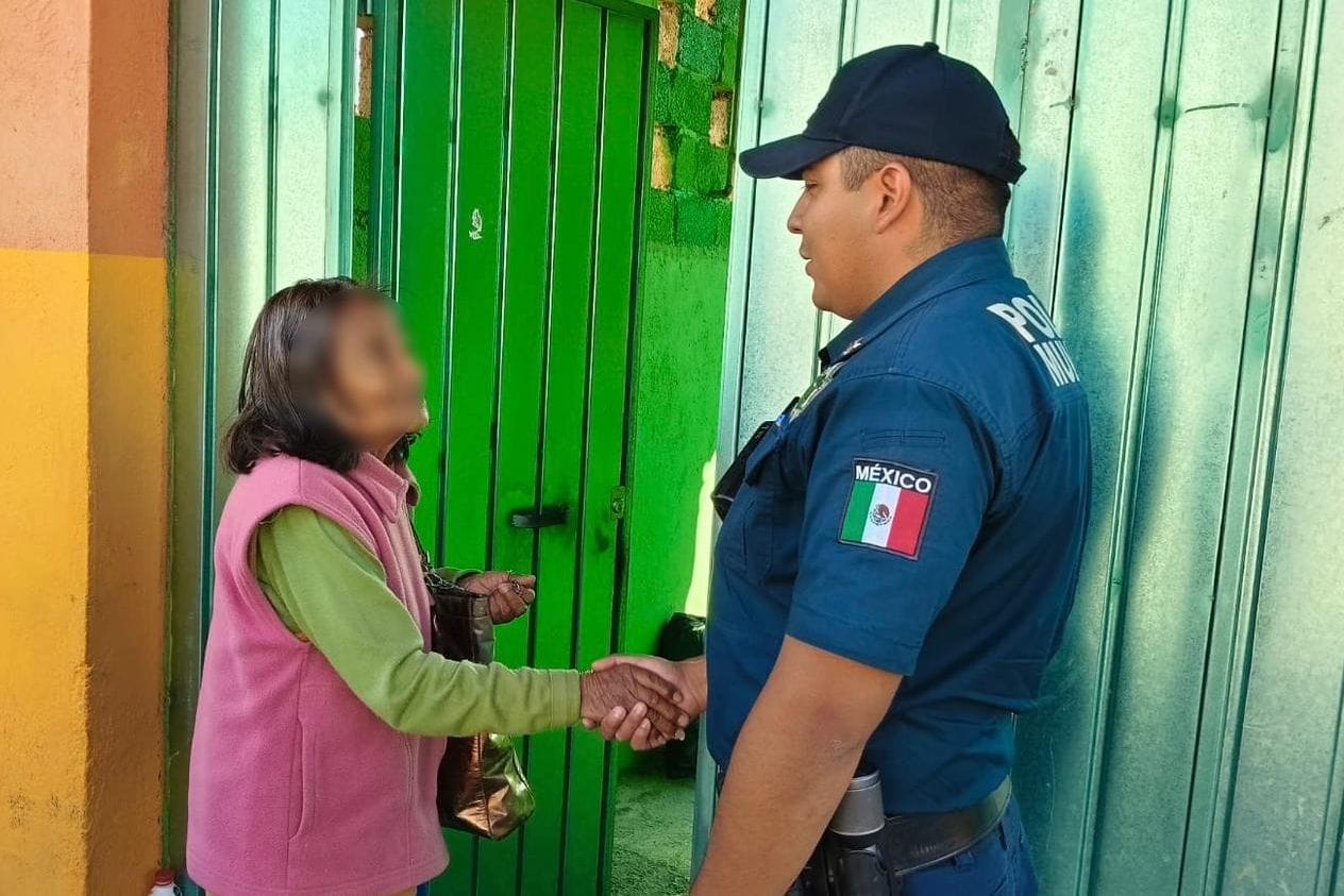 Policía Municipal rescata a adulta mayor que se encontraba extraviada y desorientada en Pachuca