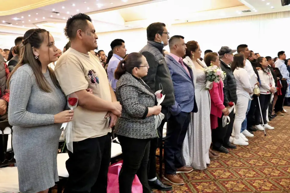 Unen sus vidas 187 parejas en bodas colectivas de Pachuca, incluyendo 3 matrimonios igualitarios