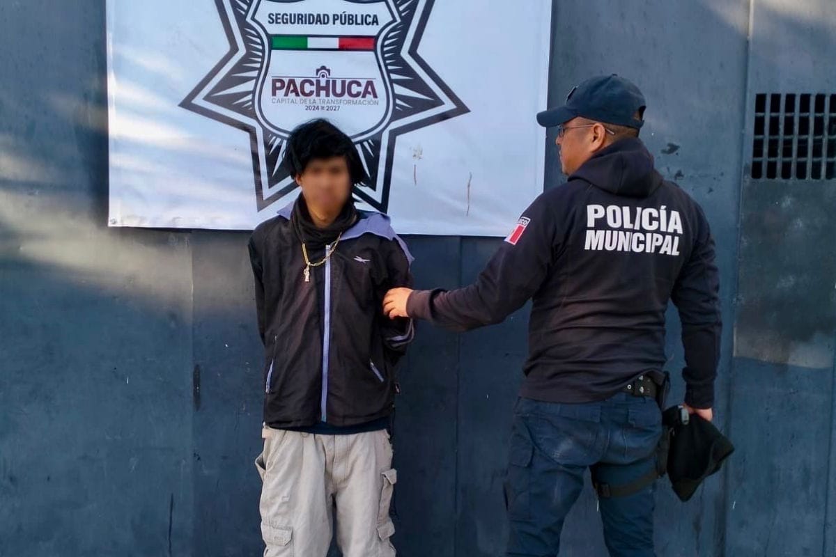 Atrapan a joven de 17 años con motocicleta robada en Pachuca