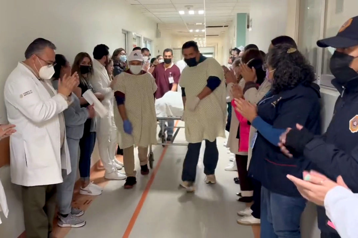 Sale entre aplausos en hospital IMSS Bienestar de Pachuca joven de 21 años que salvará vidas con donación de órganos