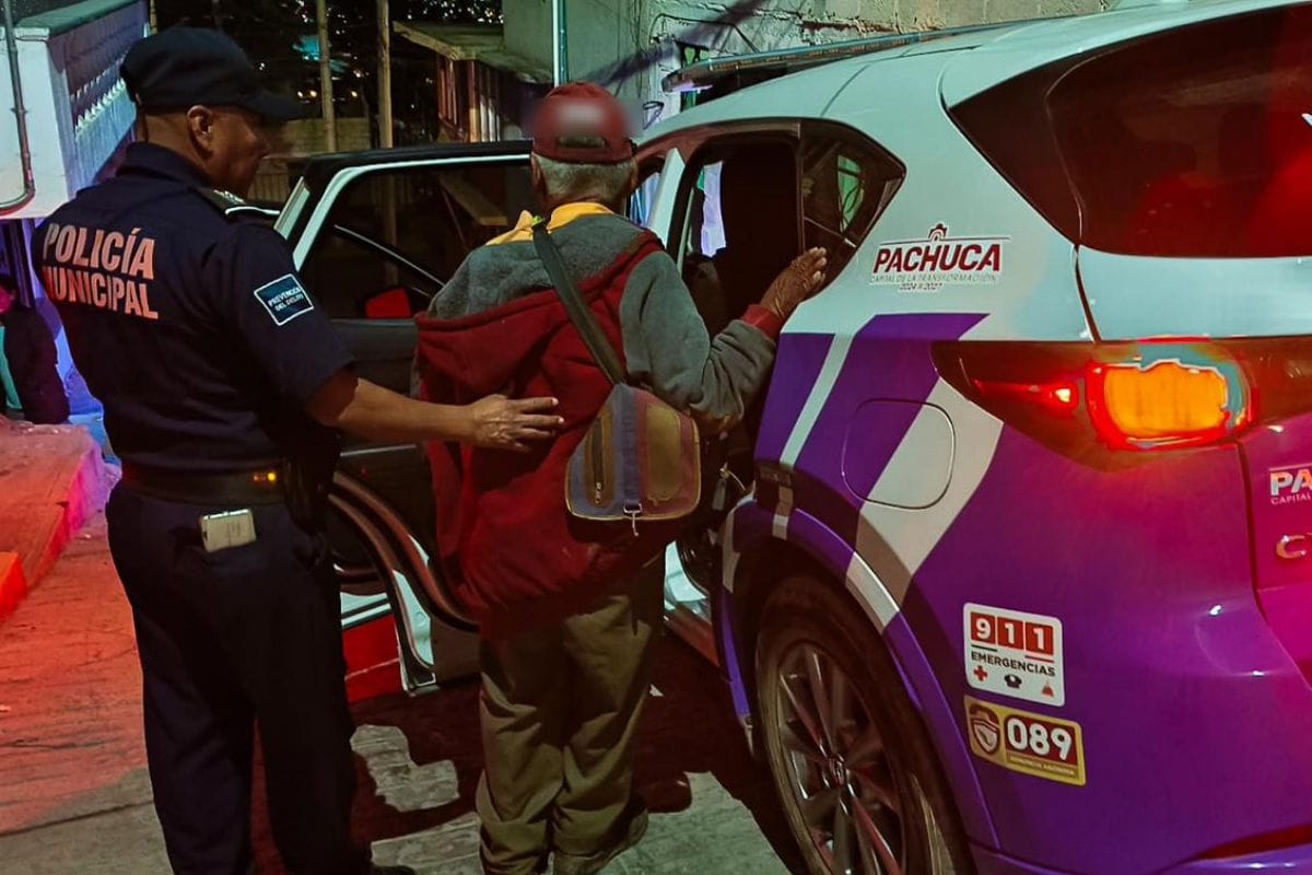 Rescatan a adulto mayor localizado desorientado en colonia de Pachuca