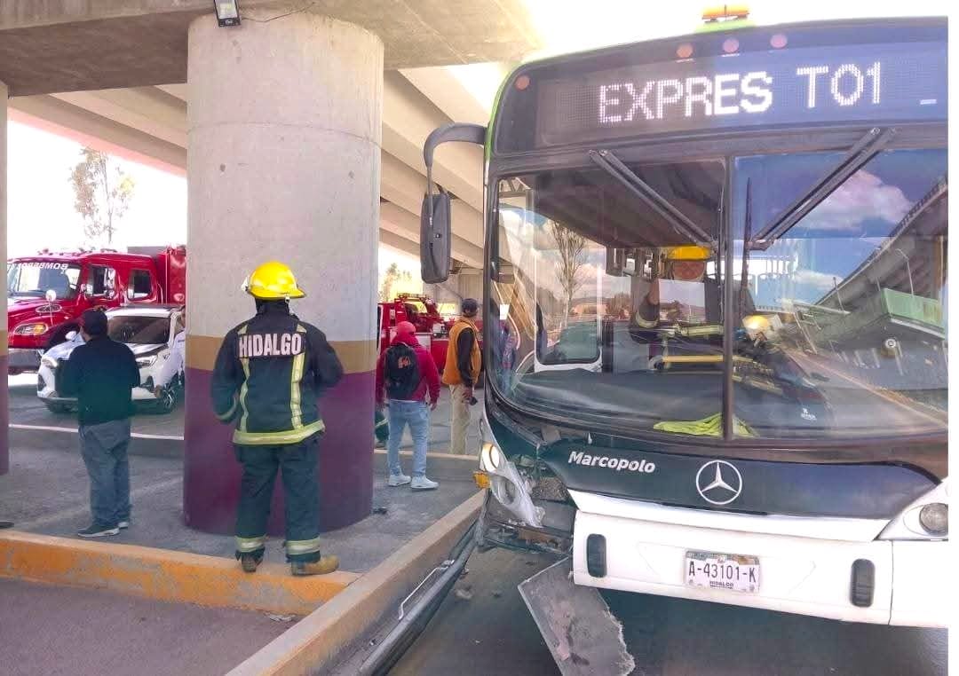 Tragedia en el Tuzobús: choque contra grúa en Zona Plateada deja una persona fallecida