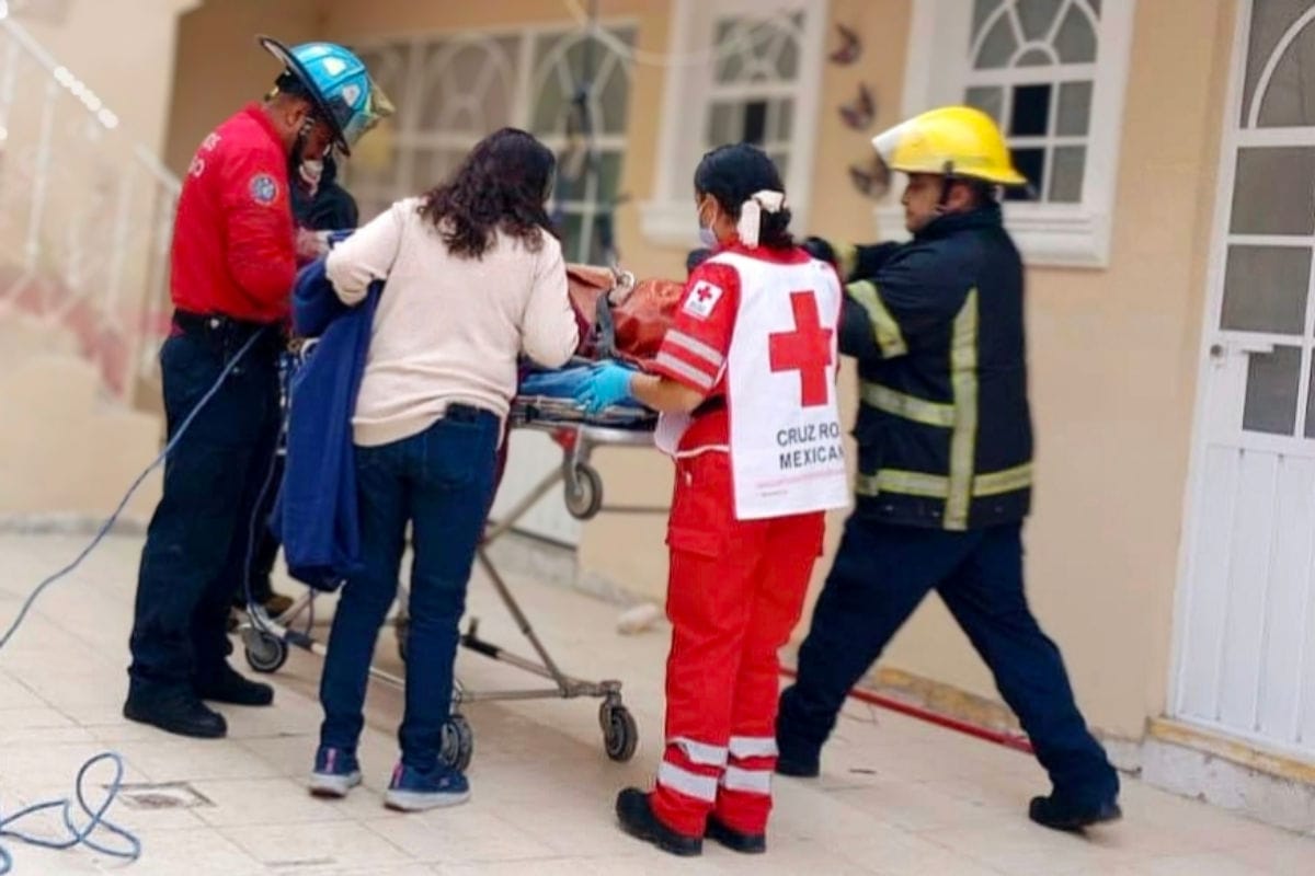 Rescate de alto riesgo en la colonia ISSSTE: trabajador sobrevive a descarga eléctrica