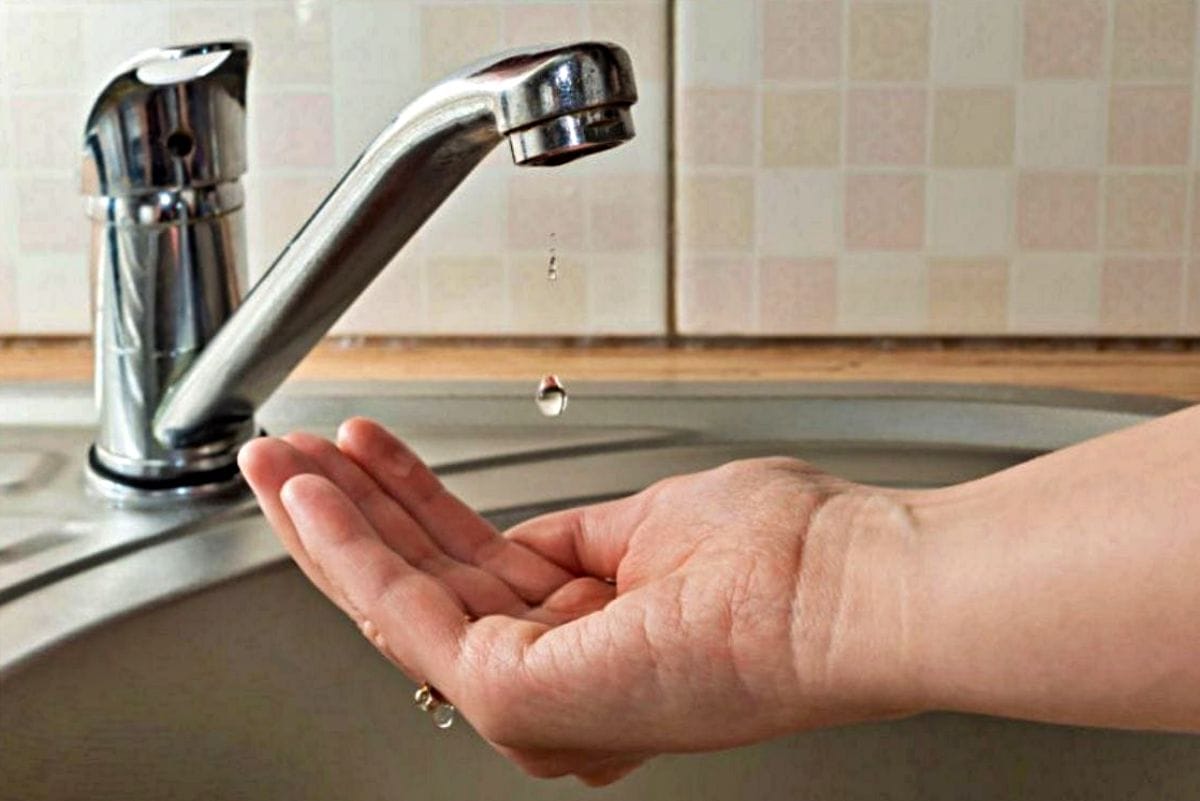 Fuga en el bulevar Everardo Márquez deja sin agua a la zona oriente de Pachuca