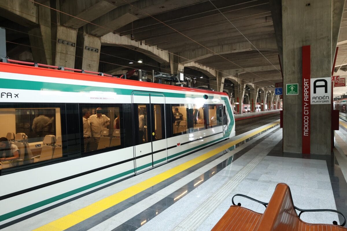Acompañada de Julio Menchaca, Sheinbaum inaugura el tren Felipe Ángeles para conectar la CDMX con el AIFA