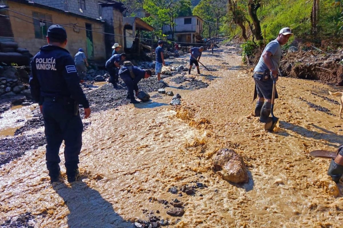 Alertan por riesgos en viviendas de Tianguistengo: familias viven en constante peligro