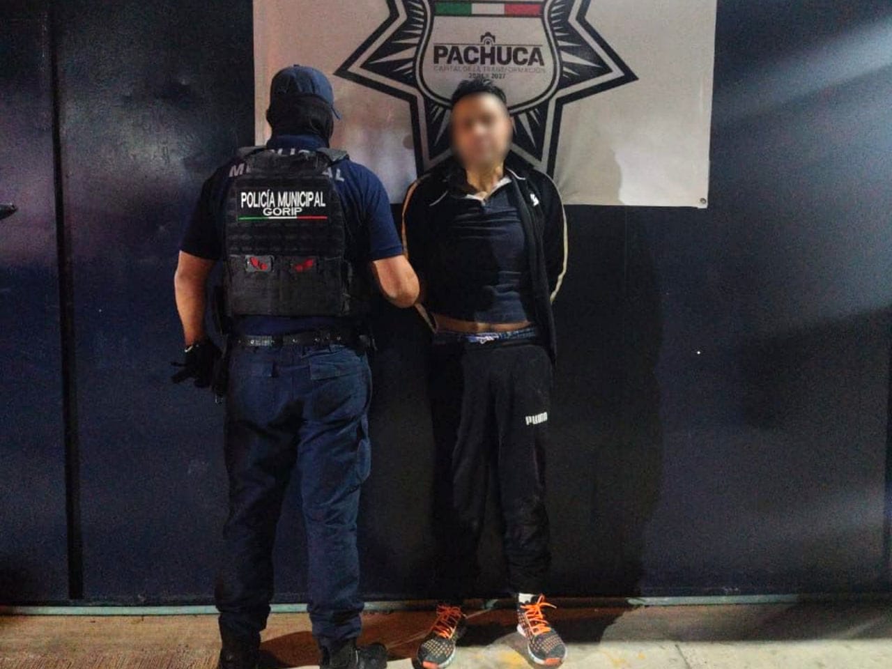 Policías de Pachuca recuperan moto robada y detienen a dos hombres en Parque del Poblamiento