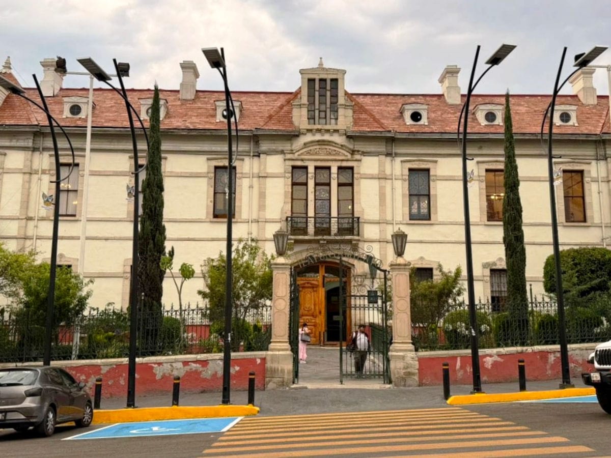 SIPDUS reubicará las luminarias de la polémica: obstruian la visibilidad de Casa Rule, según INAH