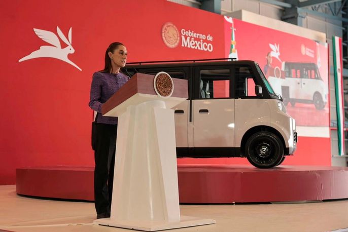 Claudia Sheinbaum presenta Olinia 1, el auto eléctrico mexicano que costará 150 mil pesos