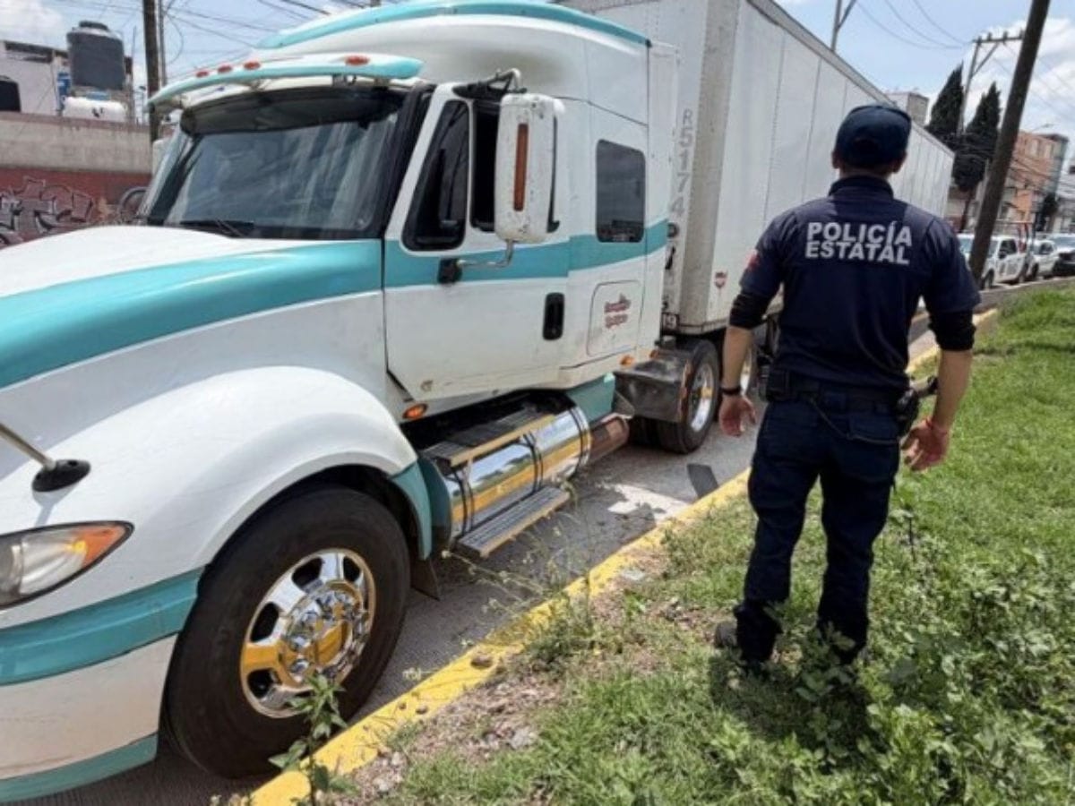 Recuperan en Pachuca tráiler robado con toneladas de detergente