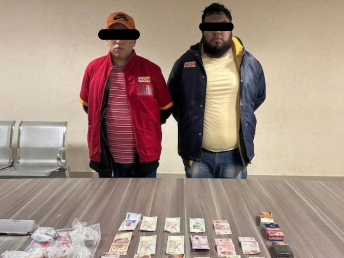 Asaltantes encierran a trabajadoras y se disfrazan de empleados para despistar a policias en un Oxxo en Hidalgo