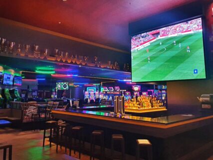 Bares y restaurantes podrían enfrentar multas millonarias por transmitir el Mundial o usar marcas de la FIFA