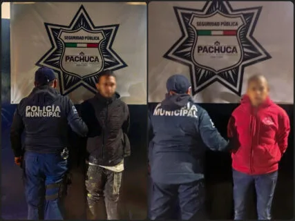 Policías de Pachuca atrapan a pareja con motocicleta robada