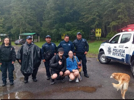 Policías rescatan a excursionistas de Guanajuato perdidos en los bosques de Mineral del Chico