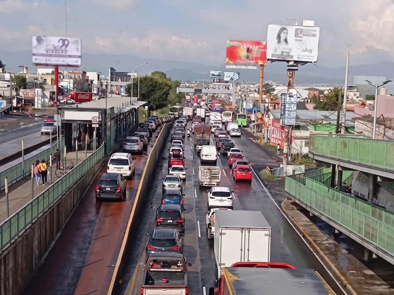 Anuncian fecha de inicio de sanciones por invadir el carril exclusivo del Tuzobús: multas superarán los $3,500