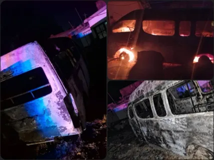 Unidad de transporte de la ruta Virreyes acaba en cenizas