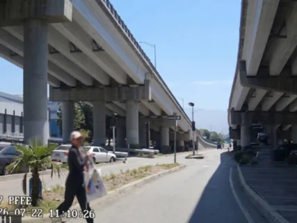 Frenado intempestivo de Tuzobús por cruce de peatón deja tres pasajeros lesionados